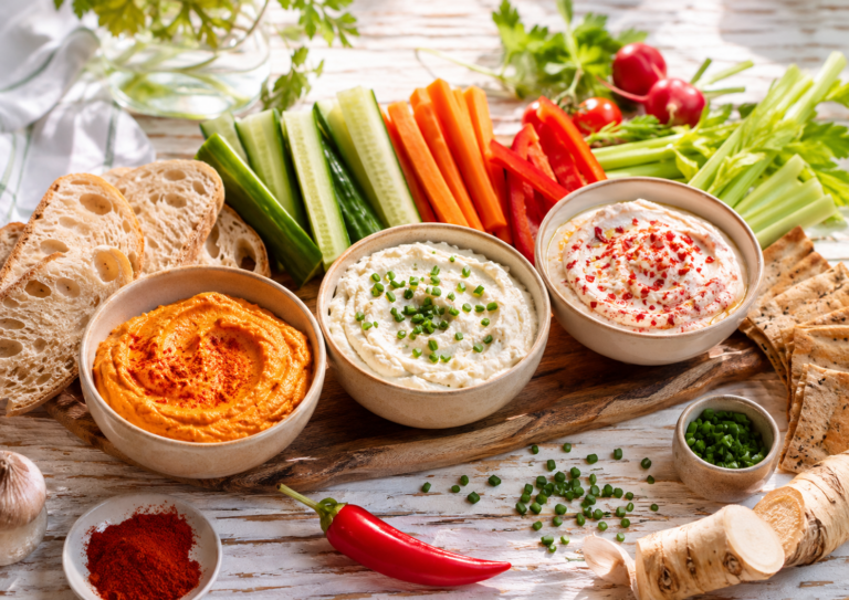 3 schnelle Sommer-Dips mit Paprika, Meerrettich und Chili